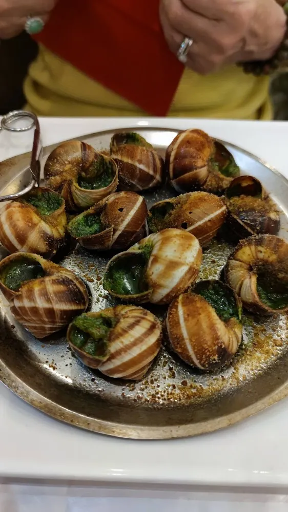 Twelves Snails with Garlic Butter